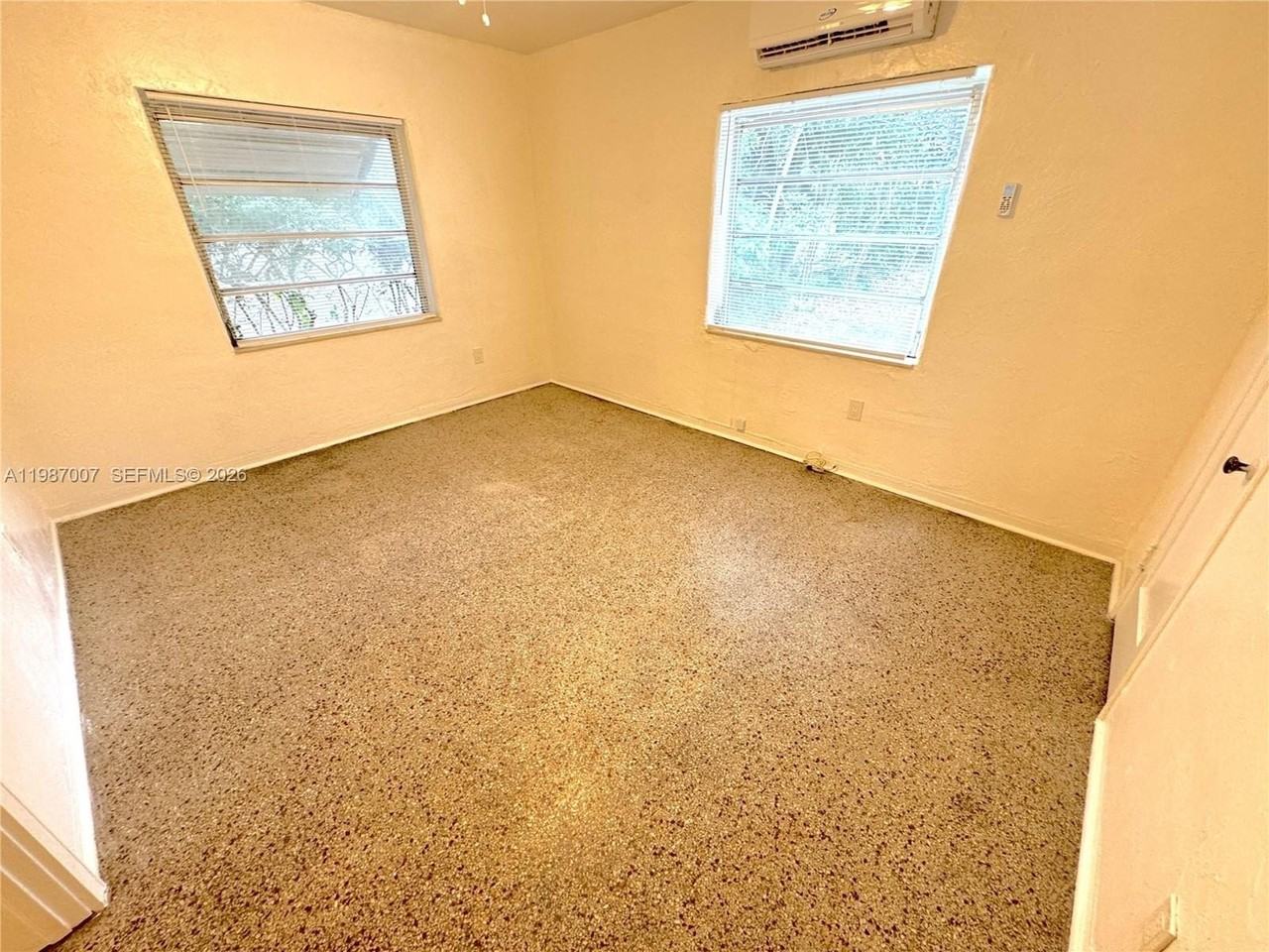 501 Se 12th Ct #W - Photo 5 of 7