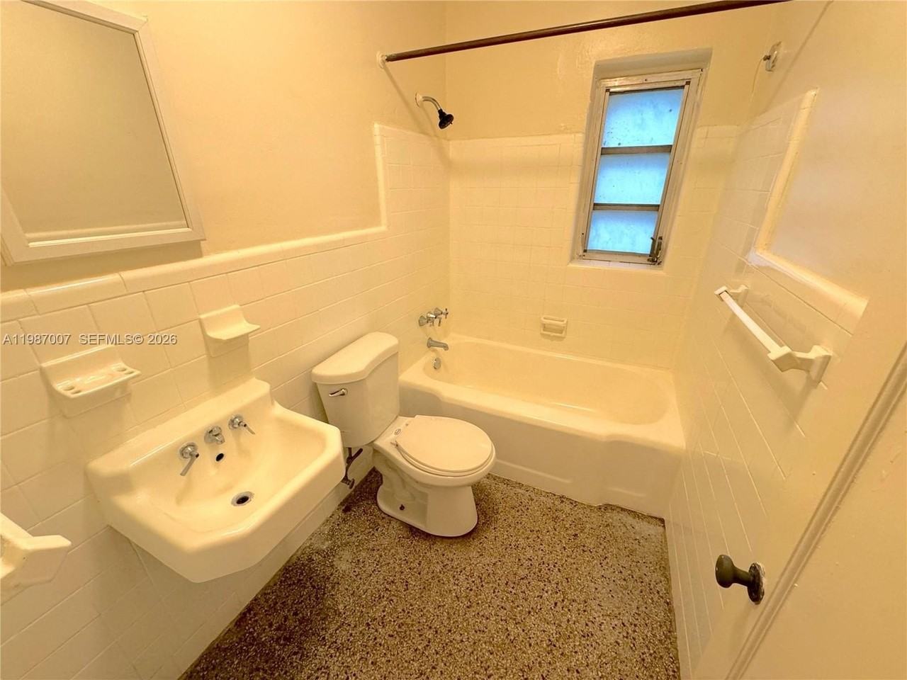 501 Se 12th Ct #W - Photo 6 of 7