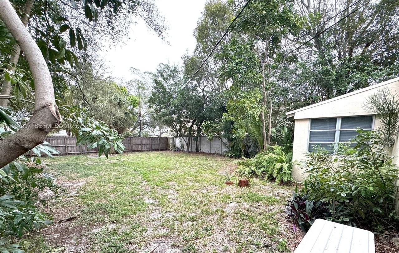 501 Se 12th Ct #W - Photo 7 of 7