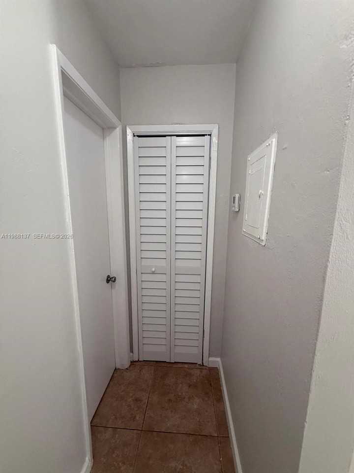 3031 Ne 21st Ter #2 - Photo 7 of 17