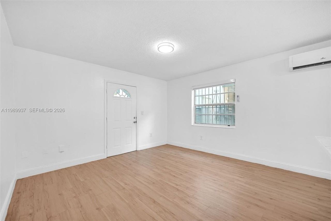 641 Nw 2nd St #1 - Photo 7 of 24