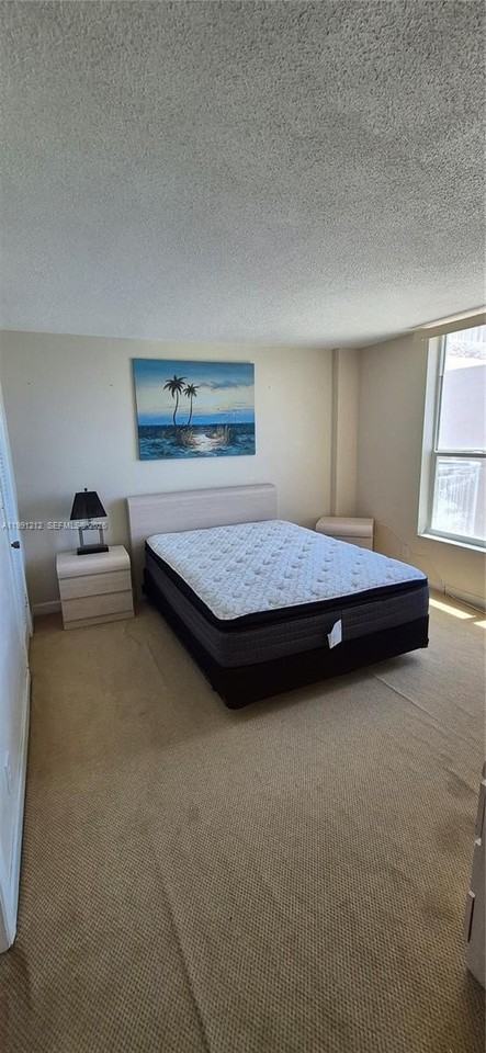 1051 Hillsboro Mile #507E - Photo 6 of 11