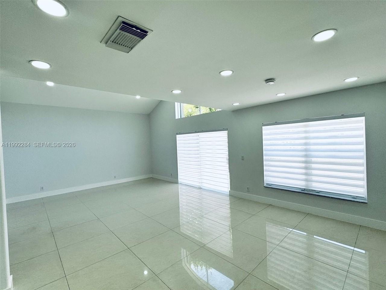 5002 Sw 35th Ter - Photo 5 of 41