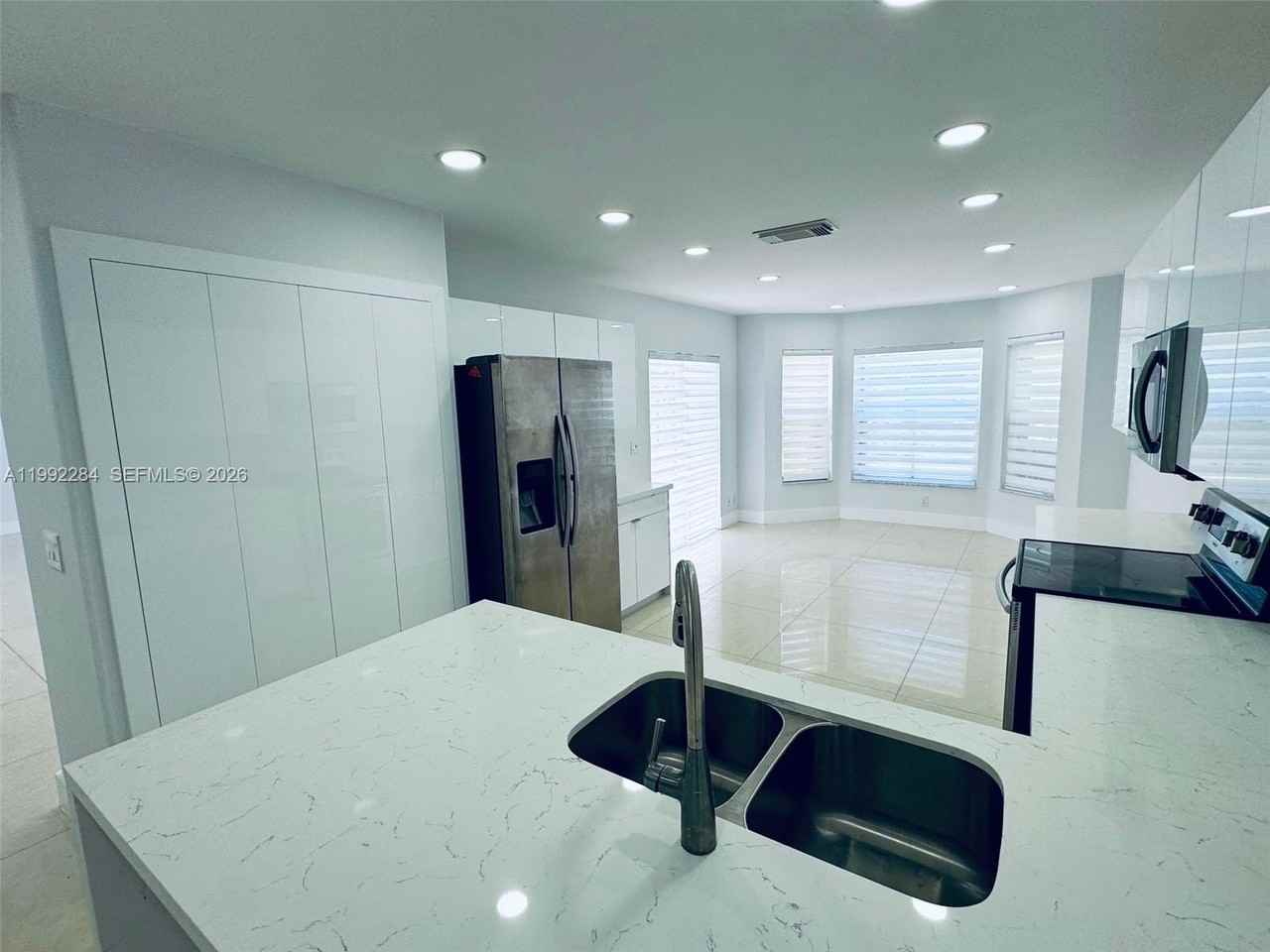 5002 Sw 35th Ter - Photo 7 of 41