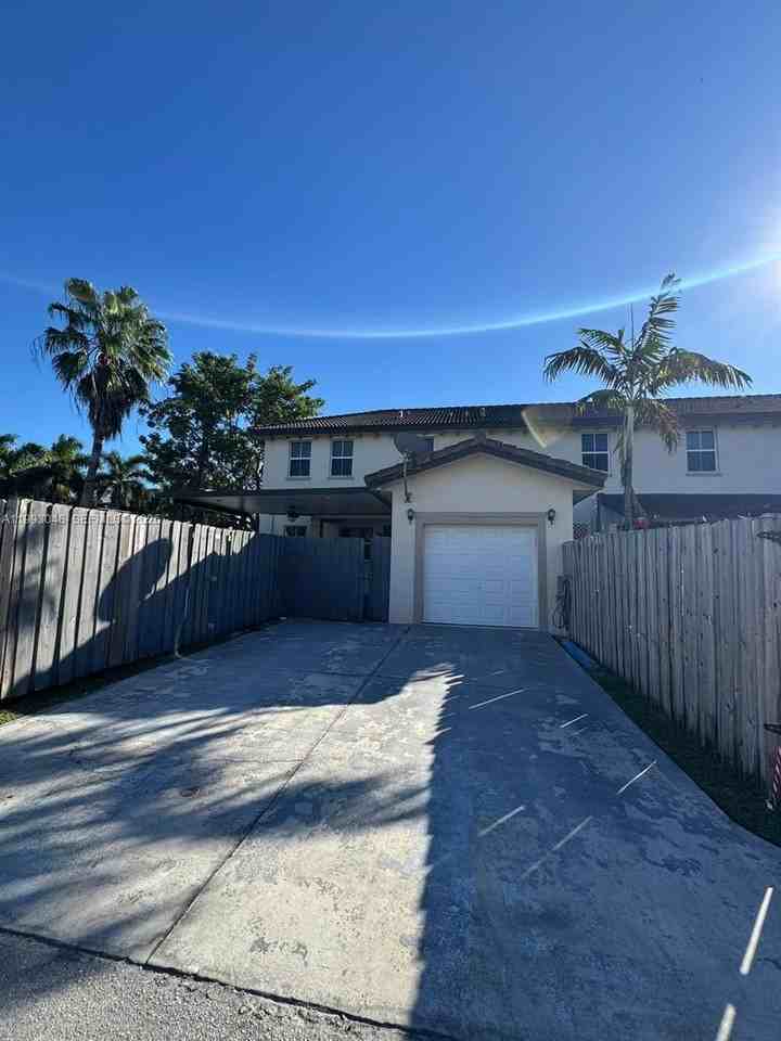 11581 Sw 244th St #11581 - Photo 2 of 33