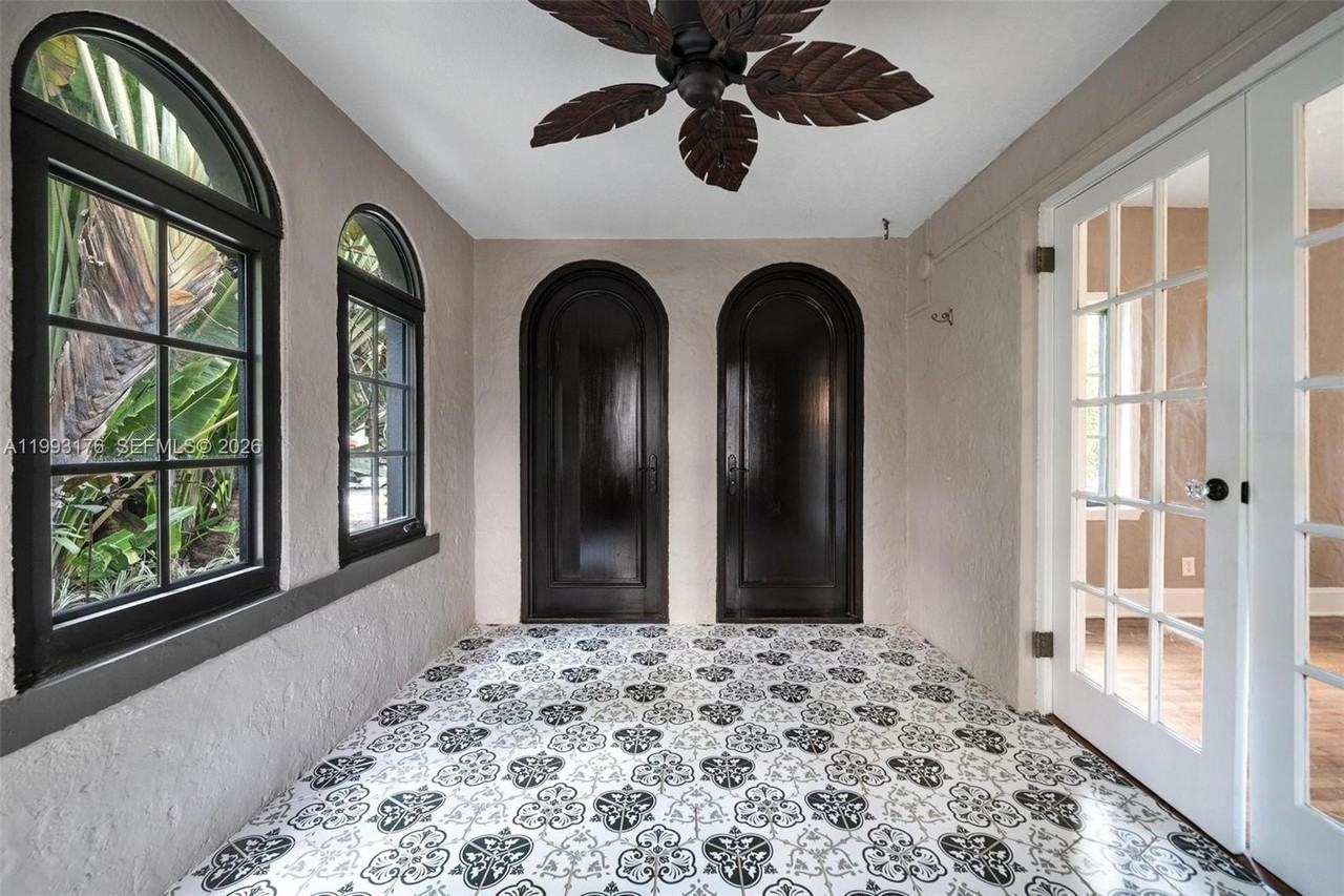 447 Giralda Ave - Photo 6 of 28