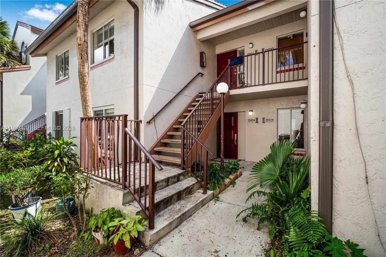 13924 Sw 90th Ter #13924 - Photo 2 of 30