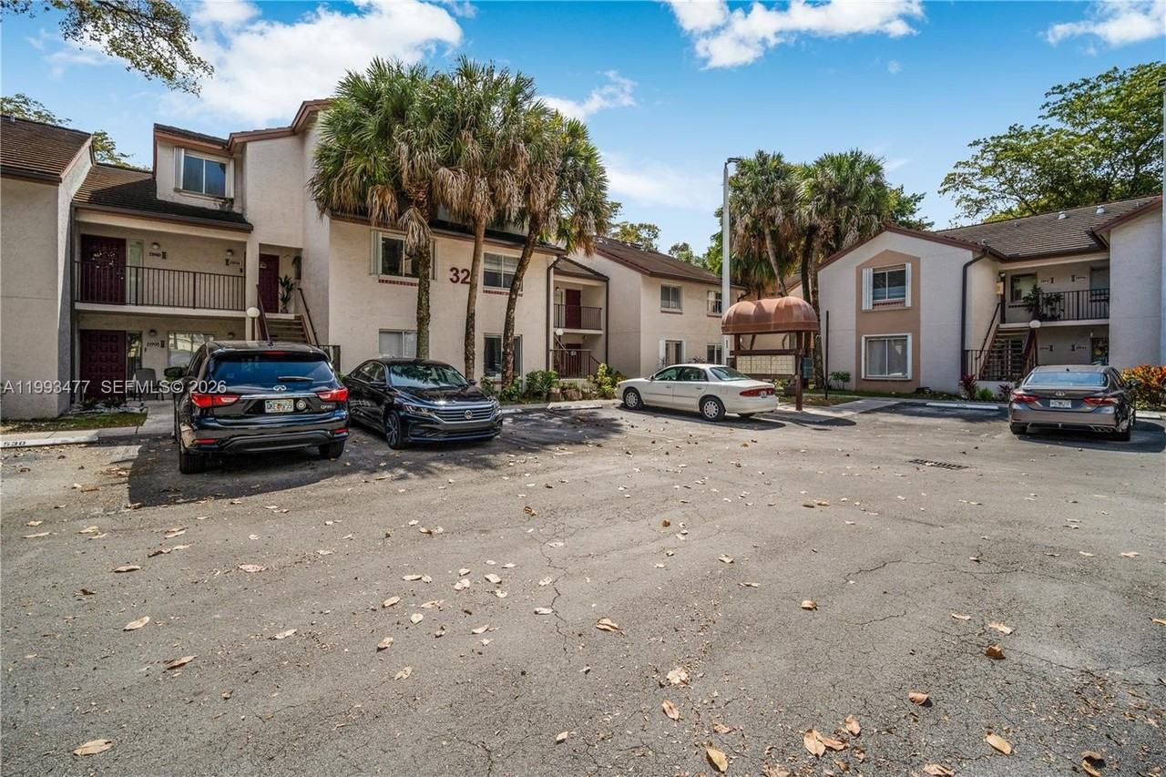 13924 Sw 90th Ter #13924 - Photo 3 of 30