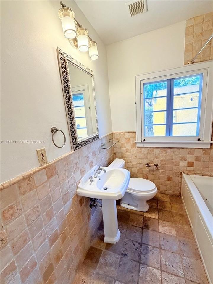 1306 Madrid St - Photo 7 of 16