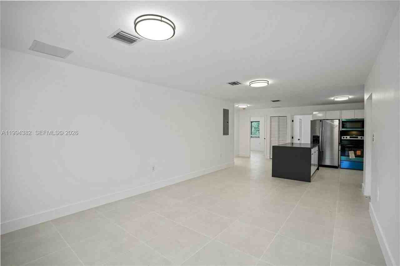 5823 Nw 30th Ave #5823 - Photo 2 of 29