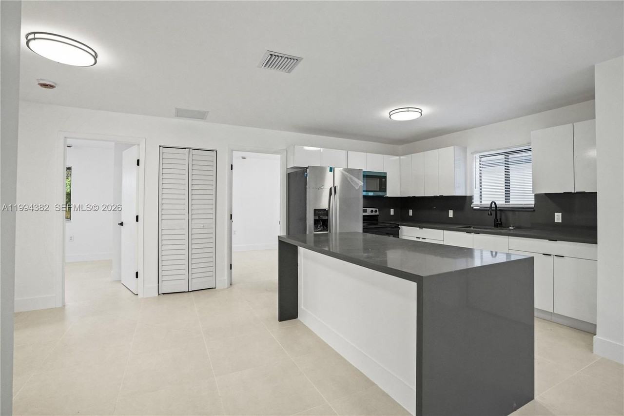 5823 Nw 30th Ave #5823 - Photo 5 of 29