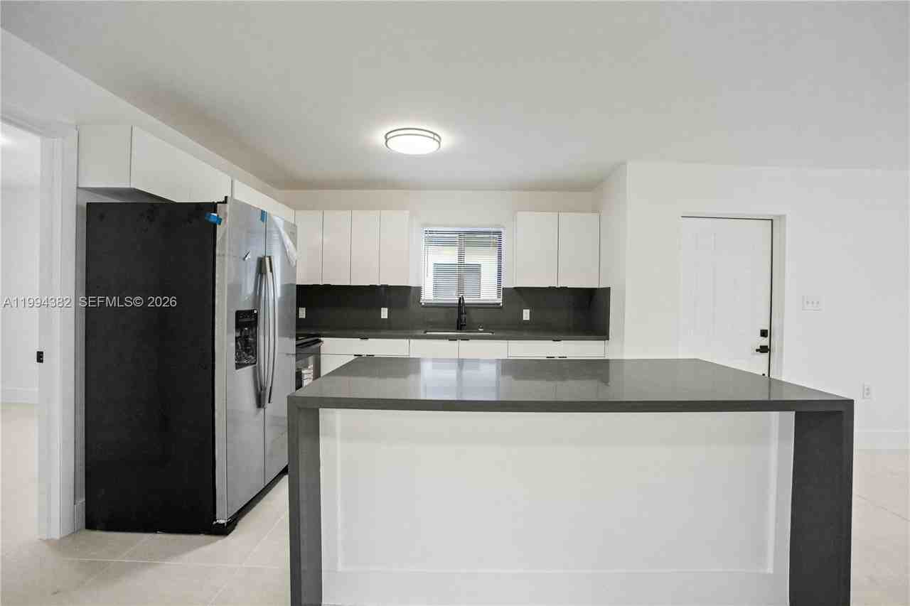 5823 Nw 30th Ave #5823 - Photo 6 of 29