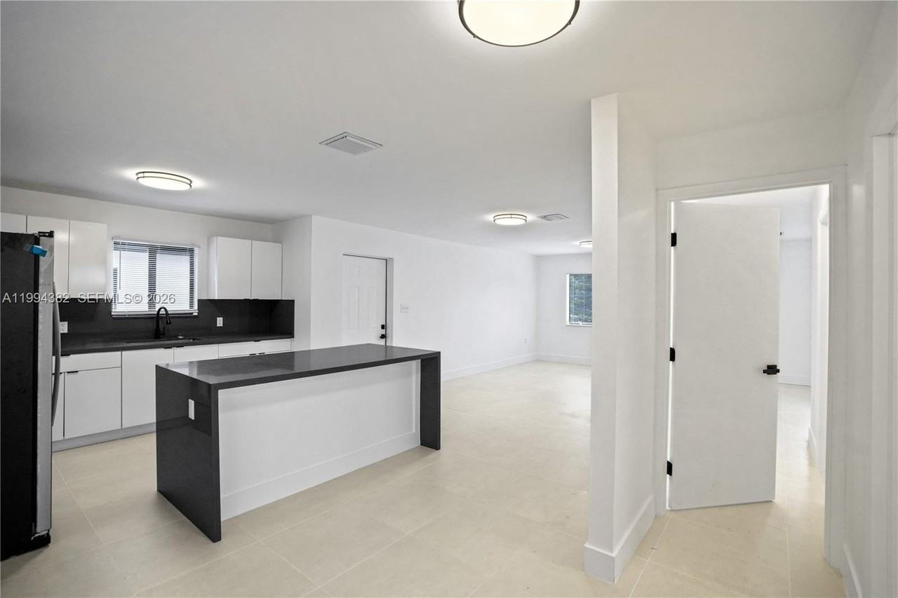 5823 Nw 30th Ave #5823 - Photo 7 of 29