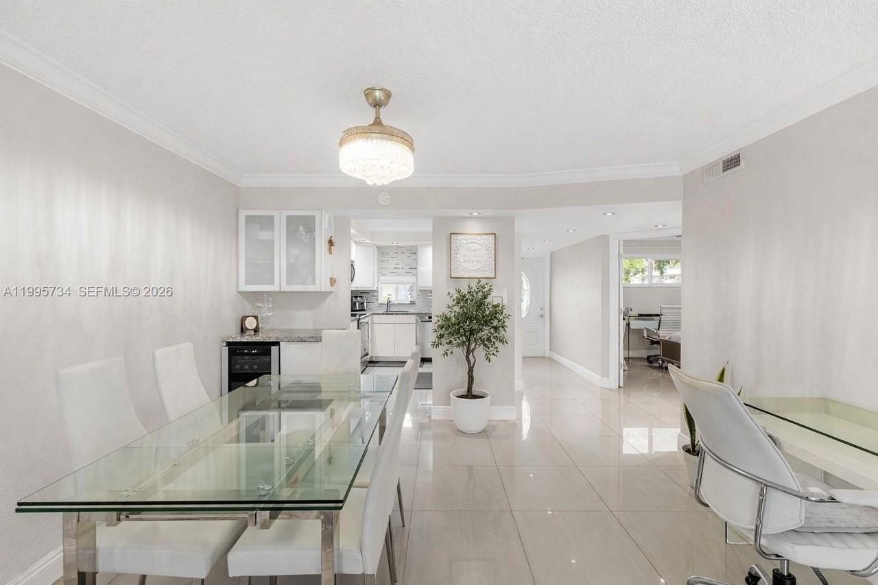 9200 N Hollybrook Lake Dr #102 - Photo 3 of 35