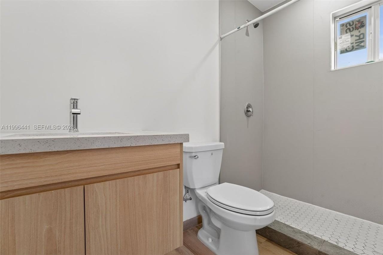 1515 N Redland Rd #1 - Photo 4 of 13