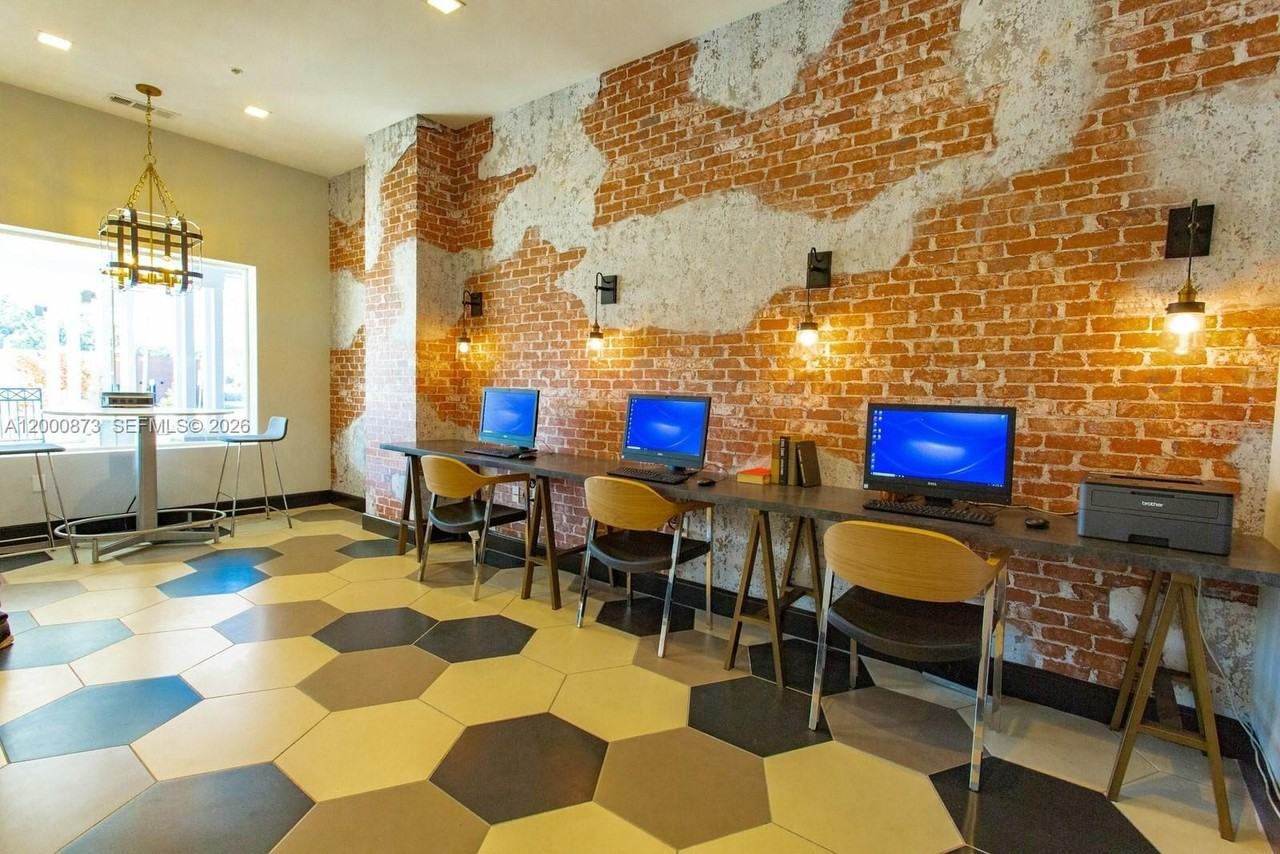 448 W Georgia St #2004 - Photo 3 of 16