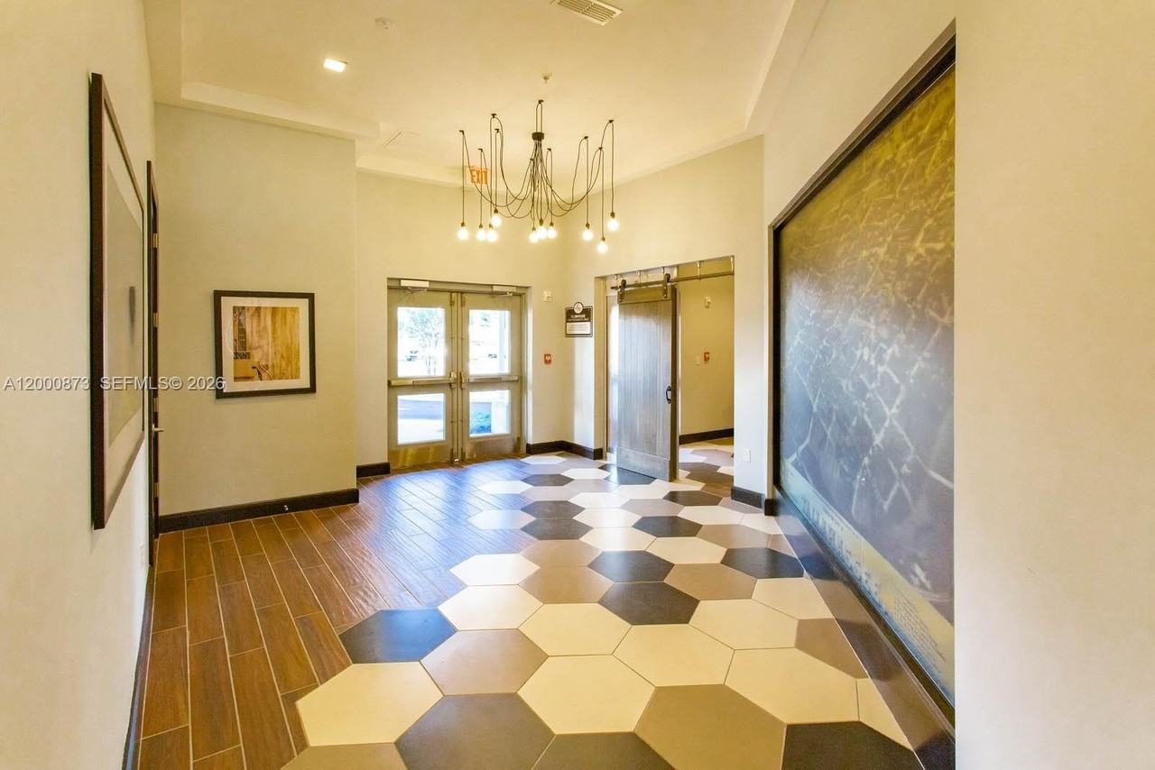 448 W Georgia St #2004 - Photo 5 of 16