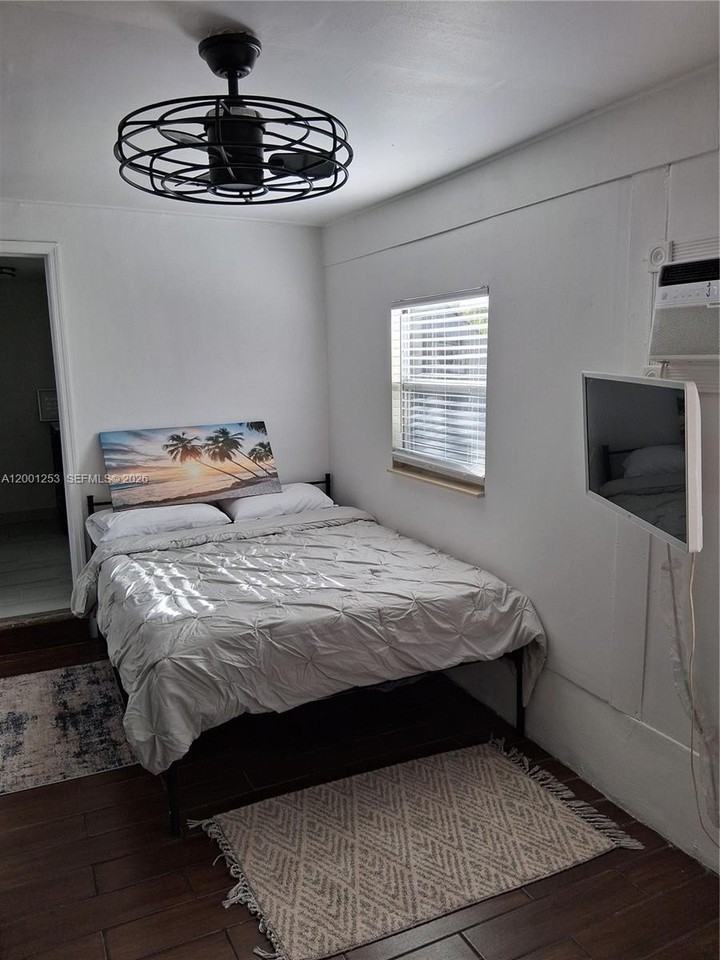 1000 Sw 3rd Ave #B - Photo 3 of 7