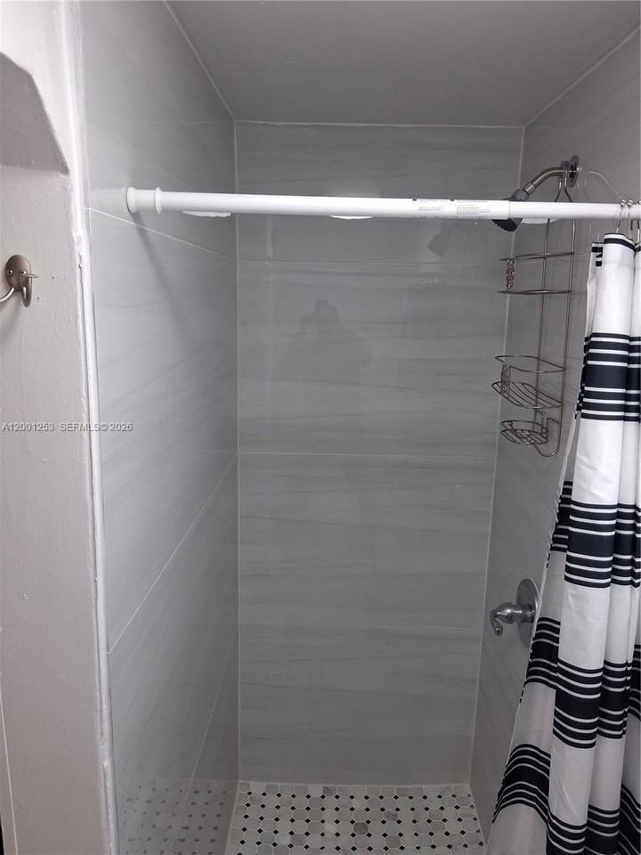 1000 Sw 3rd Ave #B - Photo 5 of 7