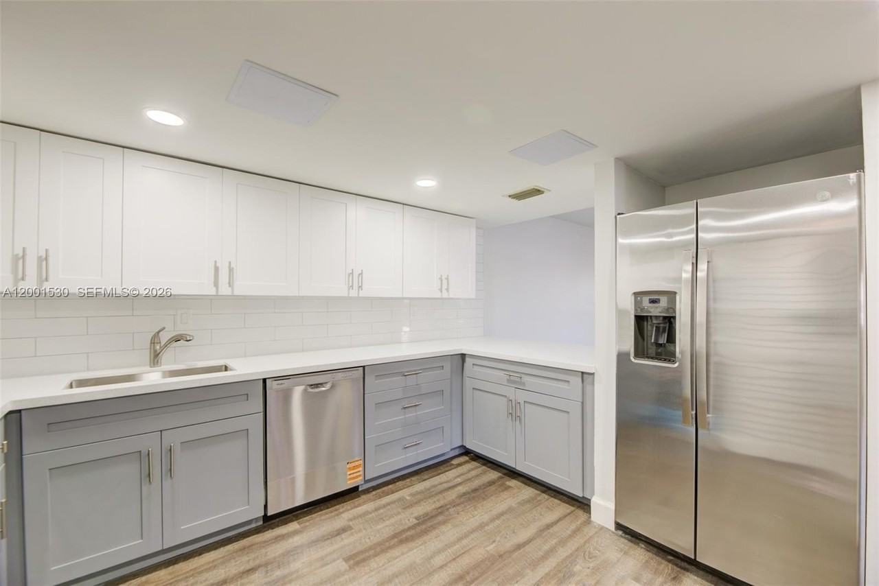 565 Nw 97th Ave #565 - Photo 3 of 32