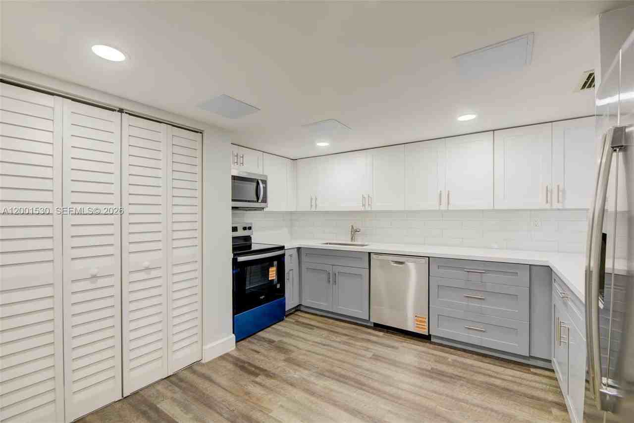 565 Nw 97th Ave #565 - Photo 4 of 32