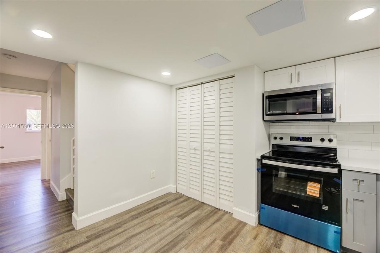 565 Nw 97th Ave #565 - Photo 6 of 32