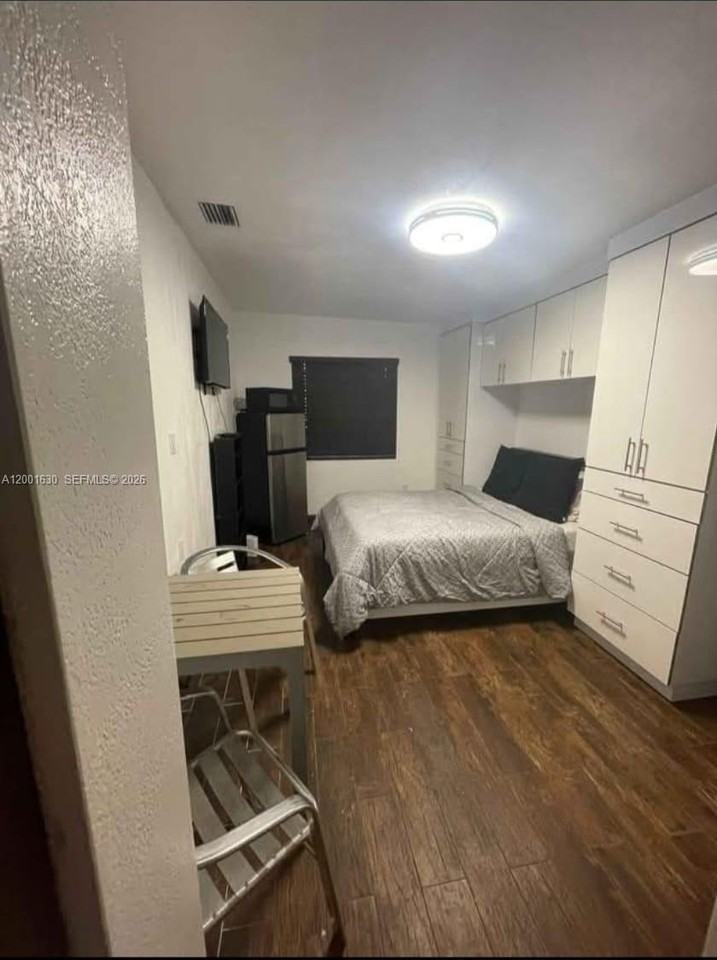 315 Nw 59th St #1 - Photo 2 of 5