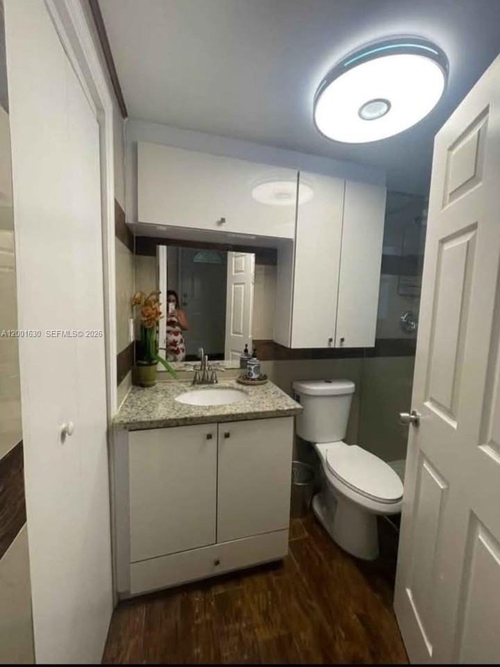 315 Nw 59th St #1 - Photo 4 of 5