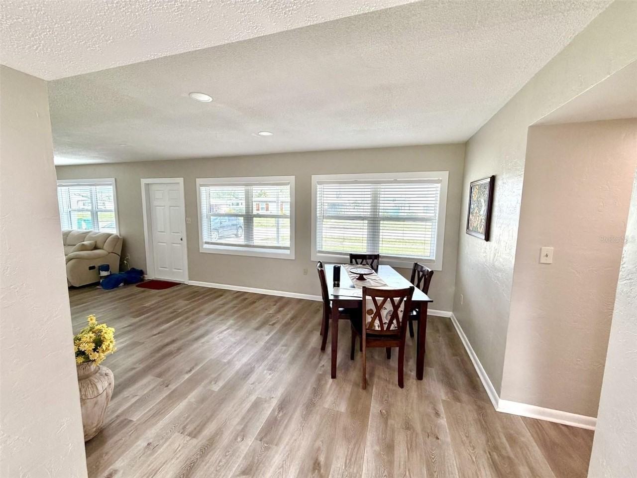 240 Dalton Blvd - Photo 4 of 21