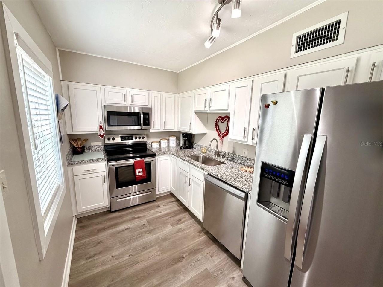 240 Dalton Blvd - Photo 7 of 21