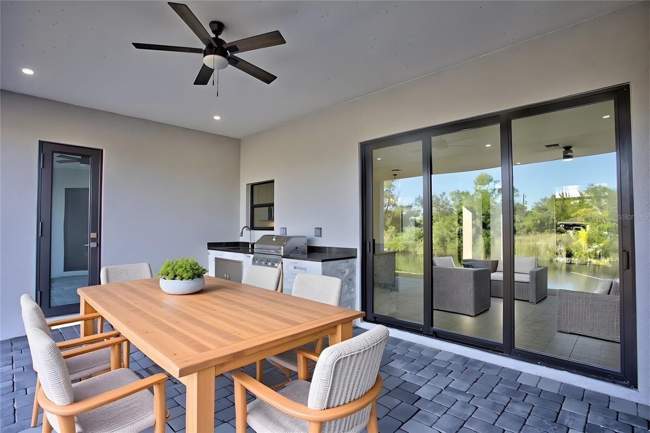 9574 Salt Lake St - Photo 2 of 34