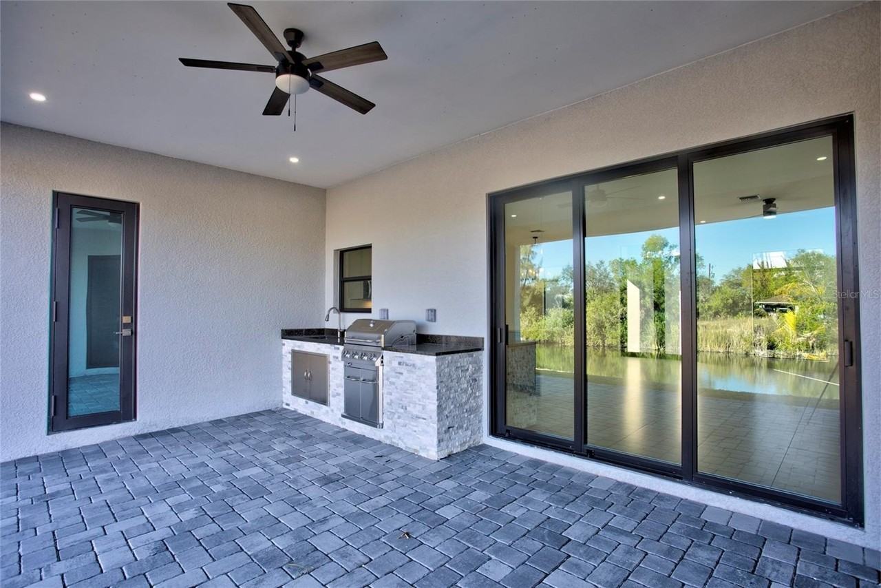 9574 Salt Lake St - Photo 3 of 34