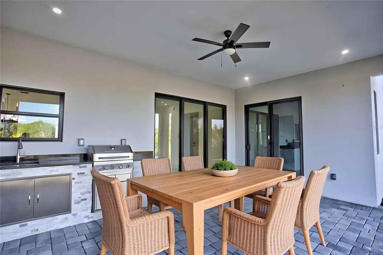 9574 Salt Lake St - Photo 4 of 34