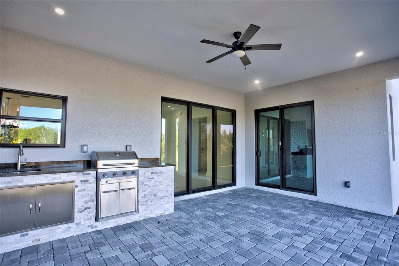 9574 Salt Lake St - Photo 5 of 34