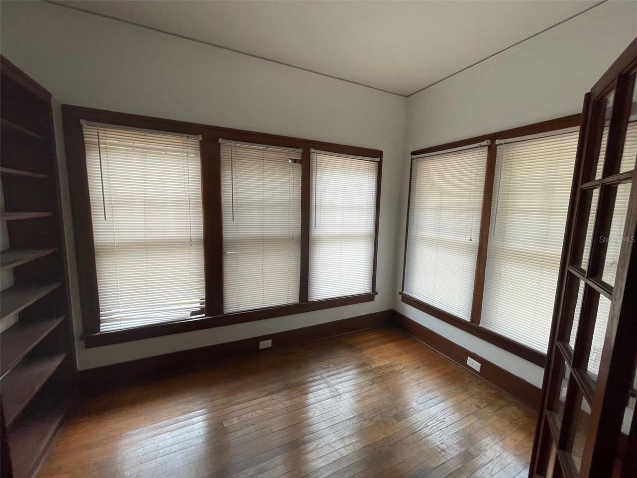 2635 W University Ave - Photo 3 of 15