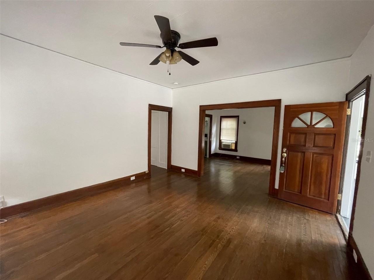 2635 W University Ave - Photo 4 of 15