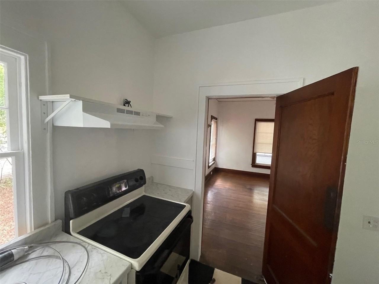 2635 W University Ave - Photo 7 of 15