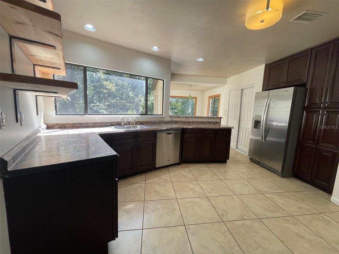 2001 Nw 15th Ave - Photo 5 of 35