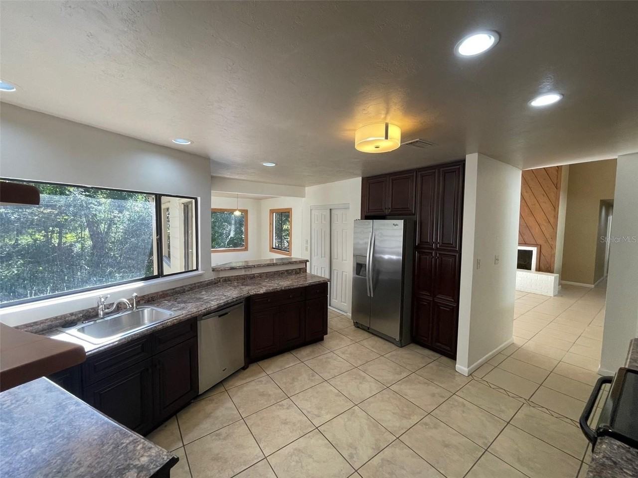 2001 Nw 15th Ave - Photo 6 of 35