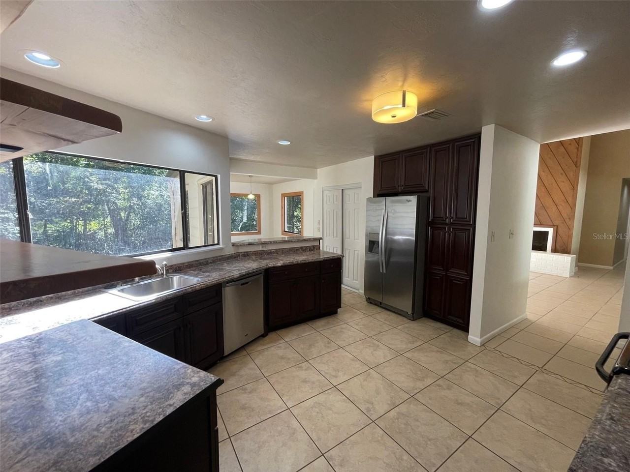 2001 Nw 15th Ave - Photo 7 of 35