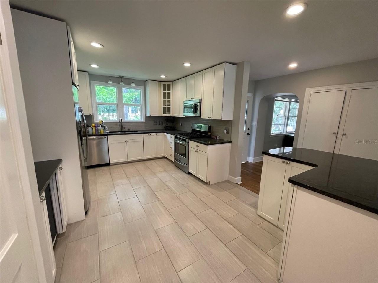 1403 Nw 9th Ave - Photo 4 of 23