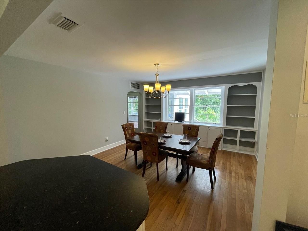 1403 Nw 9th Ave - Photo 5 of 23