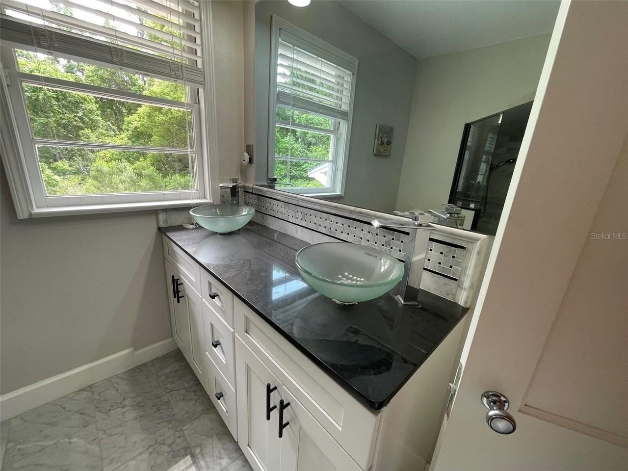 1403 Nw 9th Ave - Photo 6 of 23