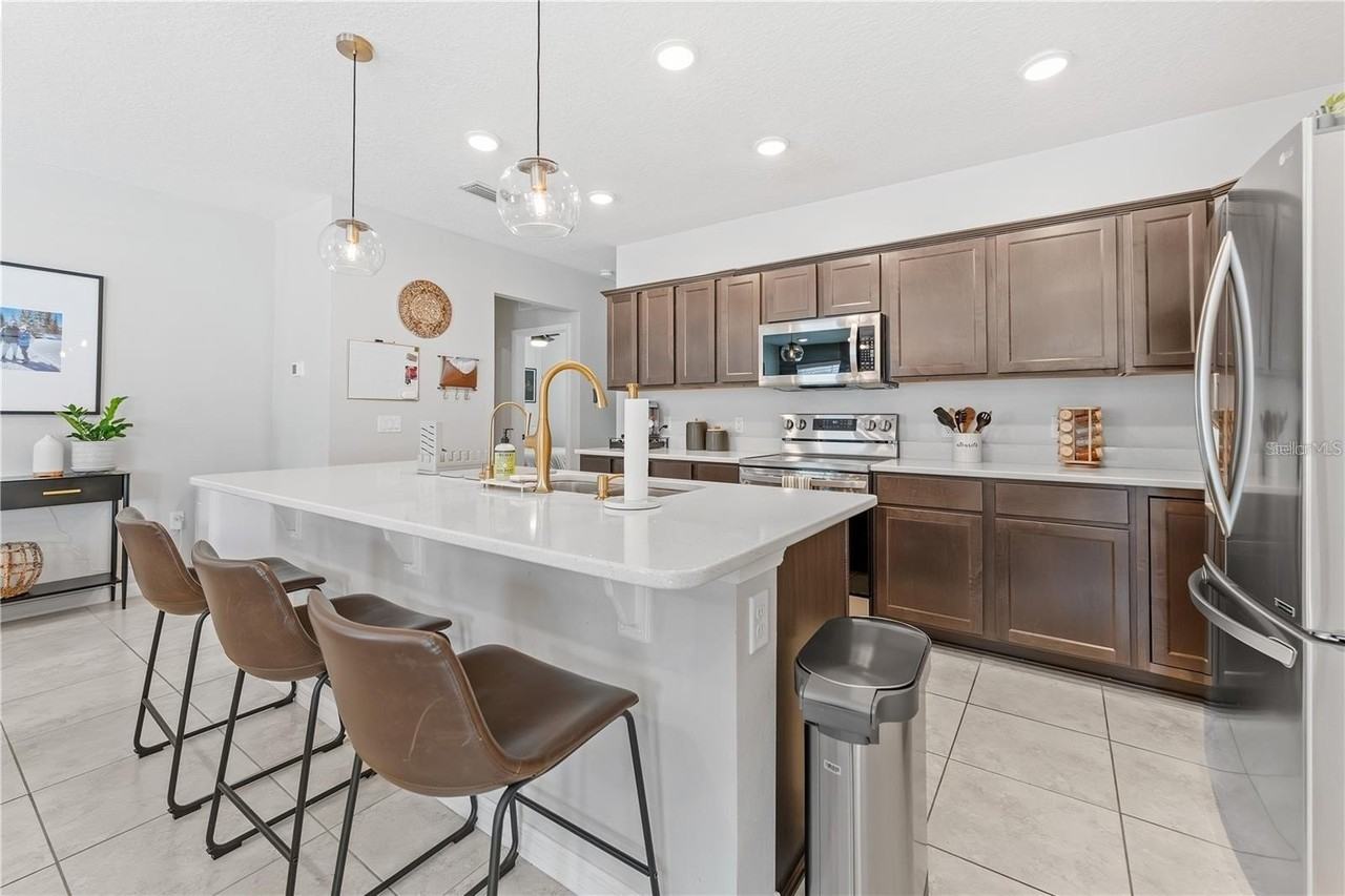 893 Nw 252nd Dr - Photo 5 of 25