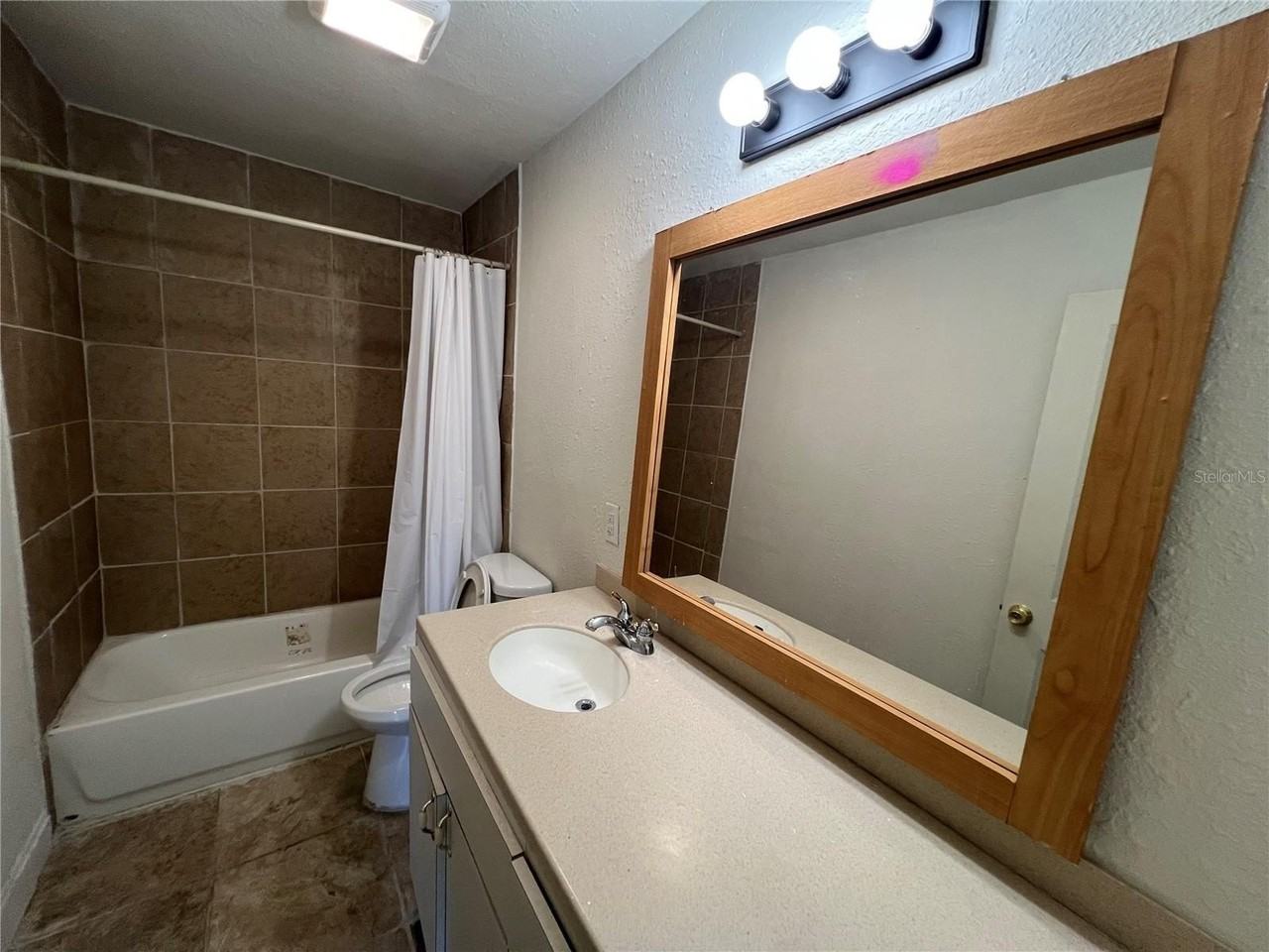 213 Herbert St - Photo 3 of 9