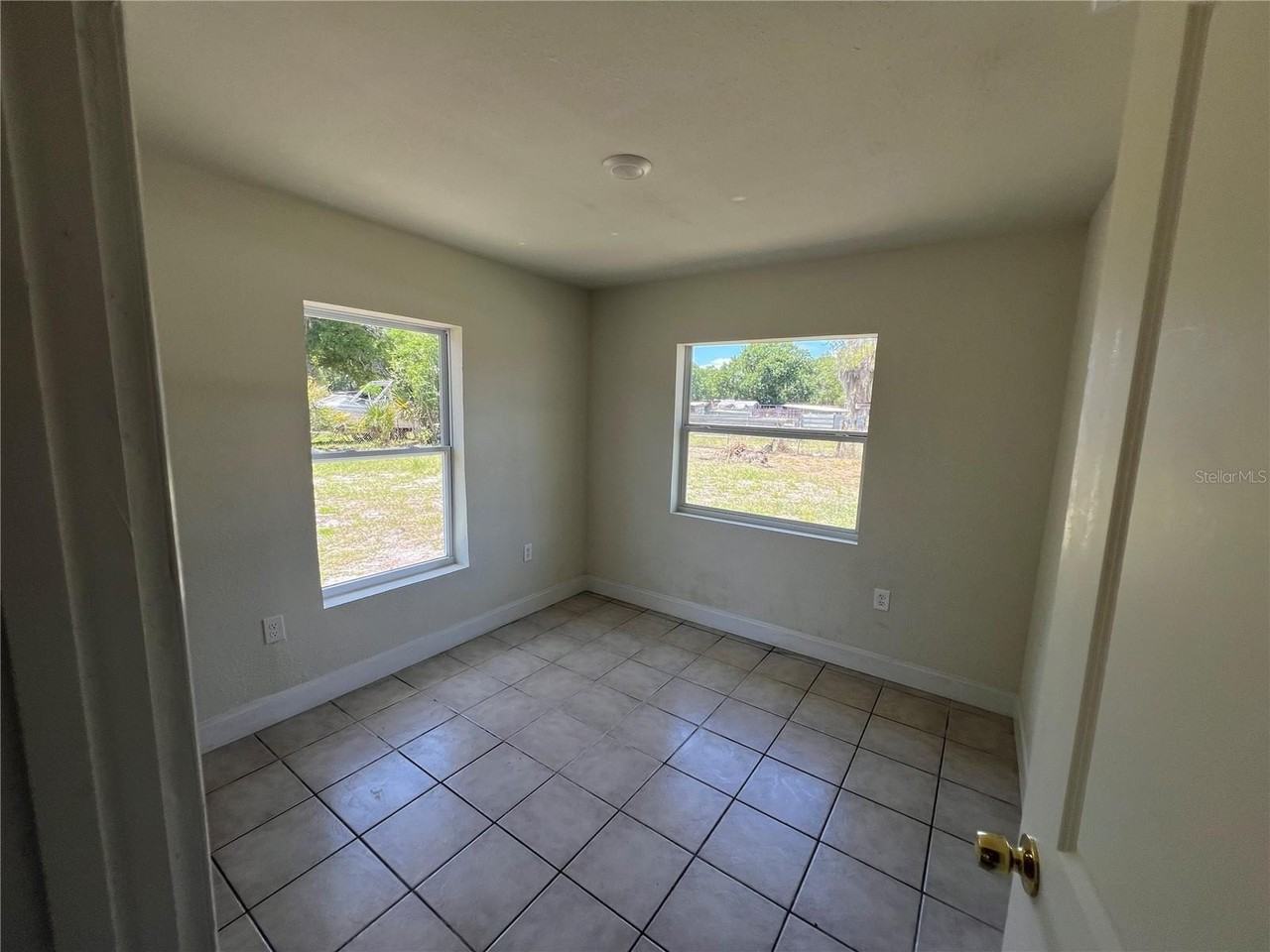 213 Herbert St - Photo 4 of 9