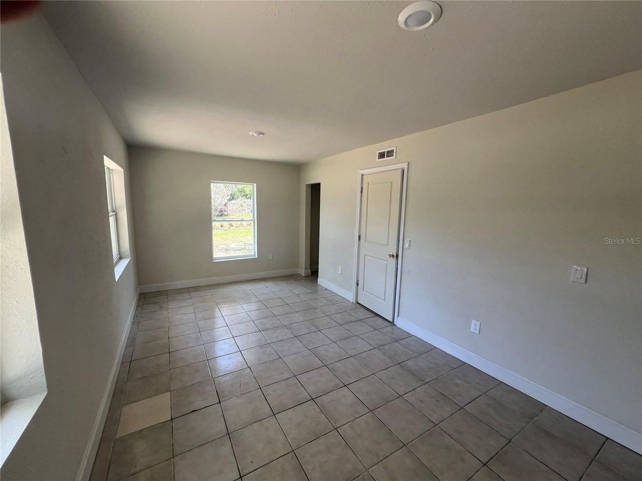 213 Herbert St - Photo 5 of 9