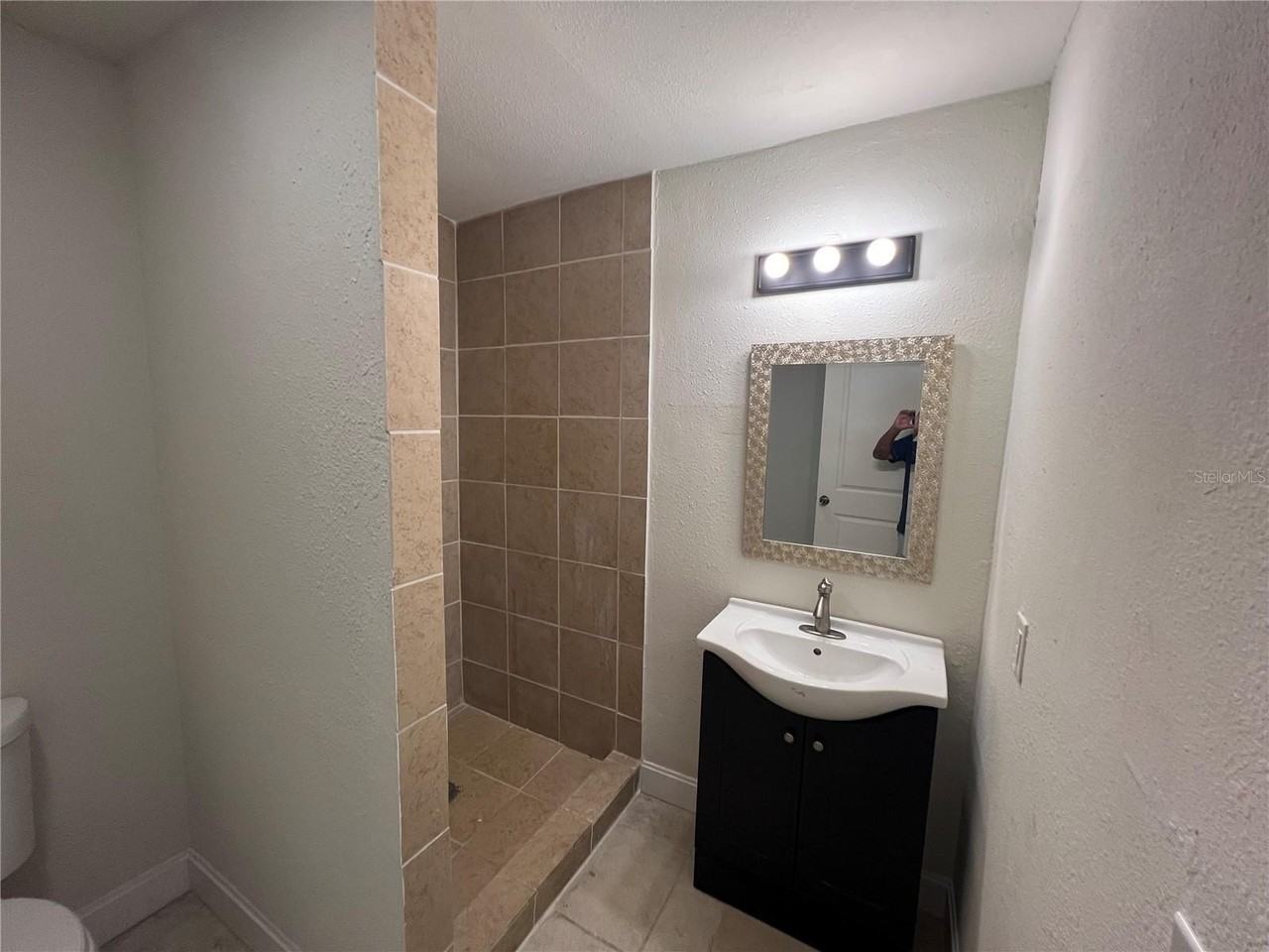 213 Herbert St - Photo 6 of 9