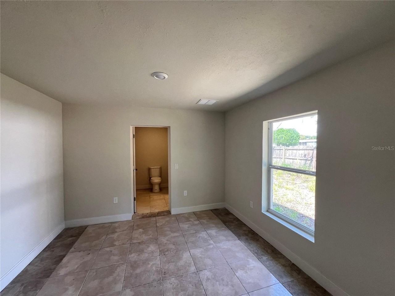 213 Herbert St - Photo 7 of 9