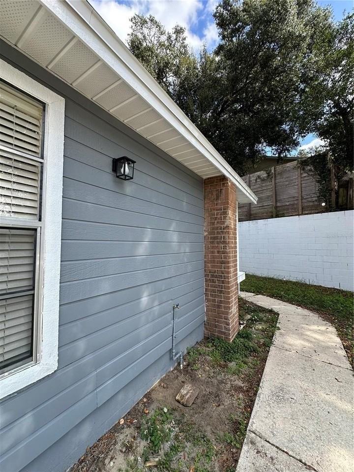 7311 Seena Ct - Photo 2 of 31